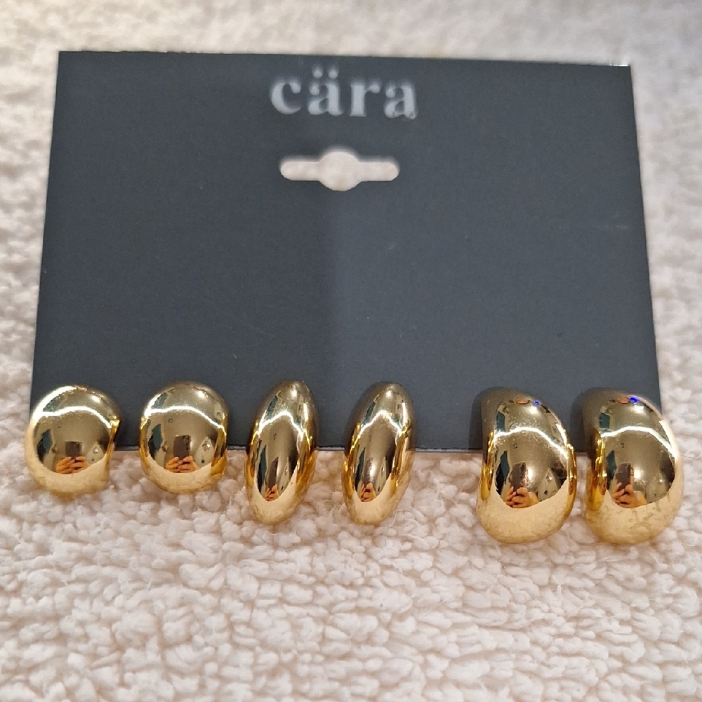 Cara Gold Hoop Earrings Set